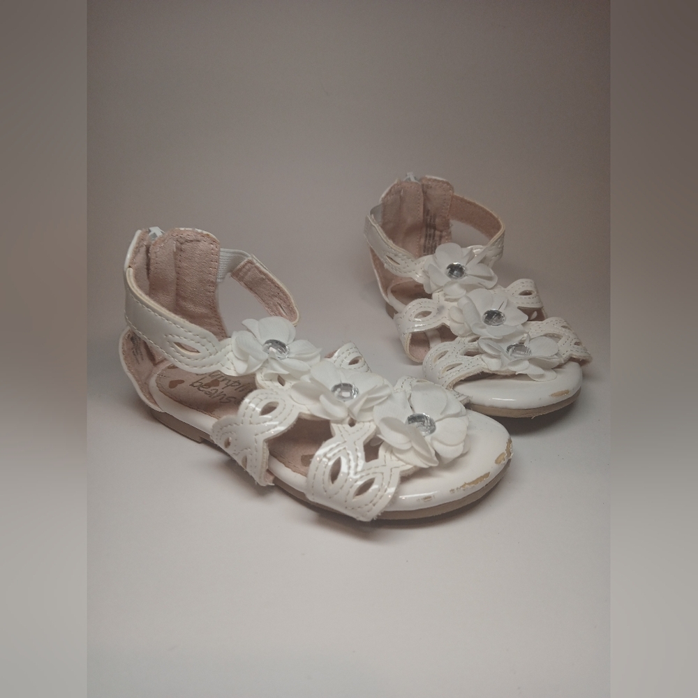 Toddler Girls Jumping Beans White Floral Sandals. Size 6